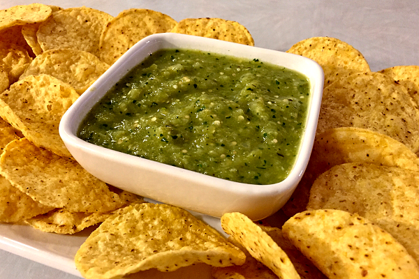 Salsa verde with chips