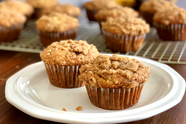 Easy Moist Banana Muffins With A Sweet Crumb Topping