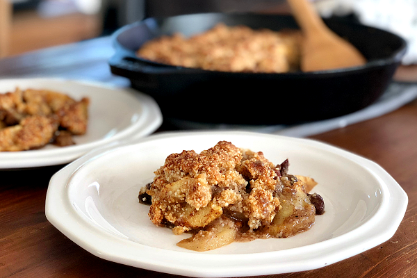 Paleo Apple Crisp | All the flavors of Fall are in this apple crisp with pears and raisins!