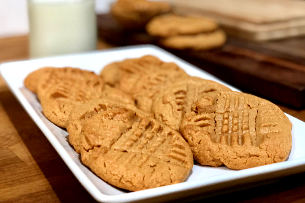 Peanut Butter Cookies | These easy 5 ingredient peanut butter cookies bake up fast, are melt in your mouth delicious...and they're flourless!
