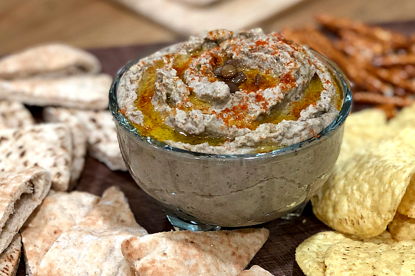 Lentil Hummus | Quick, easy and delicious hummus...made with lentils, so yummy!