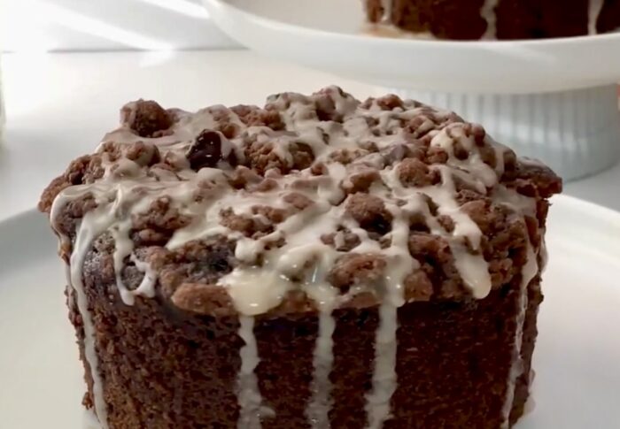 Mini Chocolate Crumb Cakes